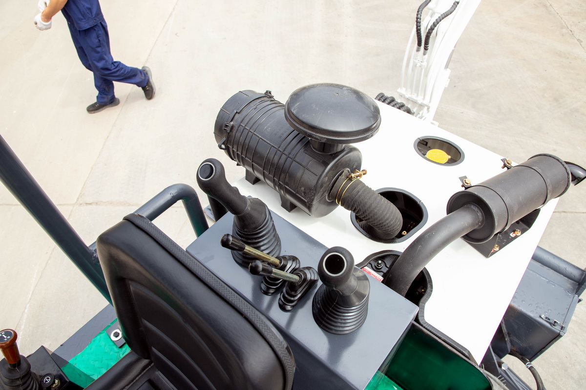 HW08-12挖掘裝載機