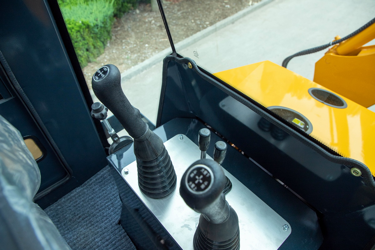 HW10-20挖掘裝載機