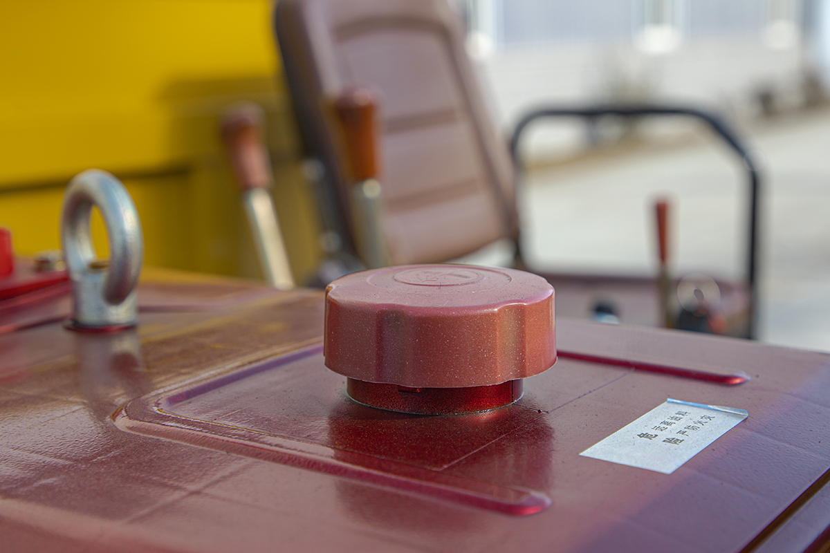 HW3000L履帶運(yùn)輸車