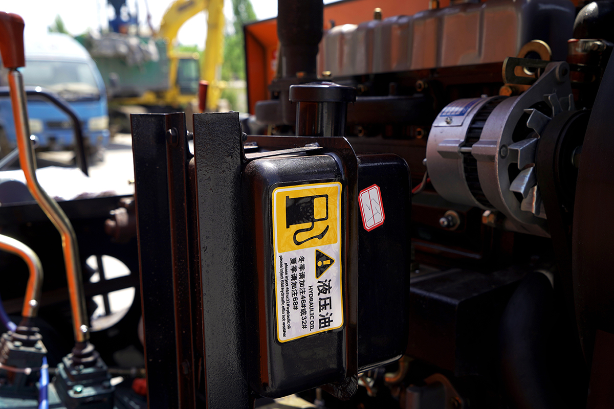 HW5000L履帶運(yùn)輸車