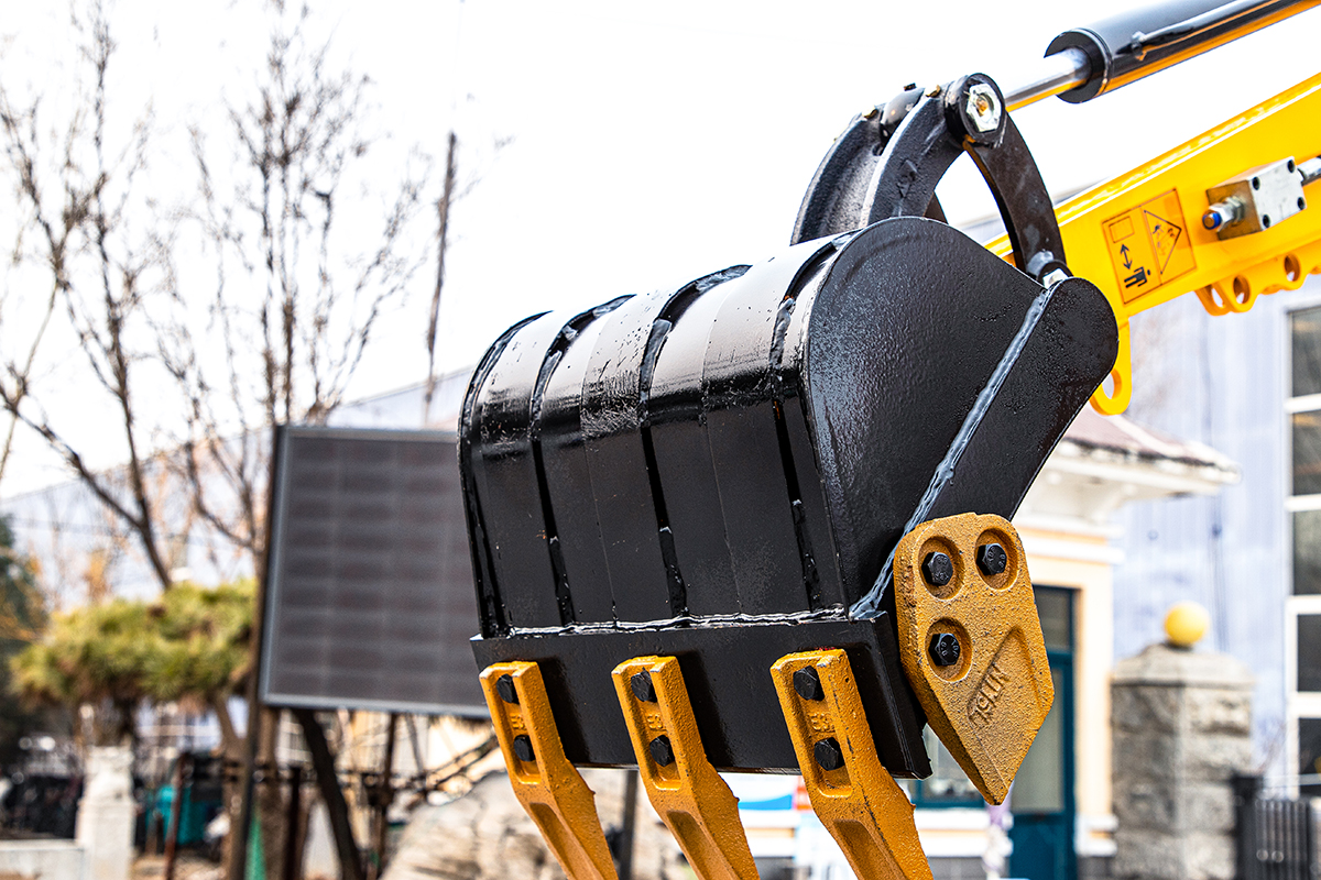 HW-18W小型挖掘機(jī)