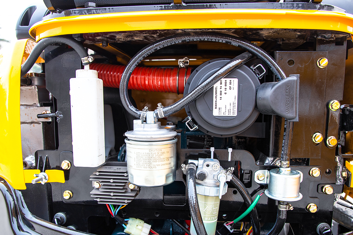 HW-18W小型挖掘機(jī)