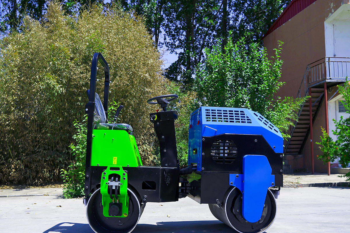 HW-1T座駕式壓路機(jī)